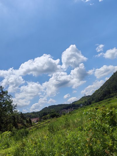 山村一角